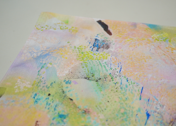 What colors do  ハンカチーフ