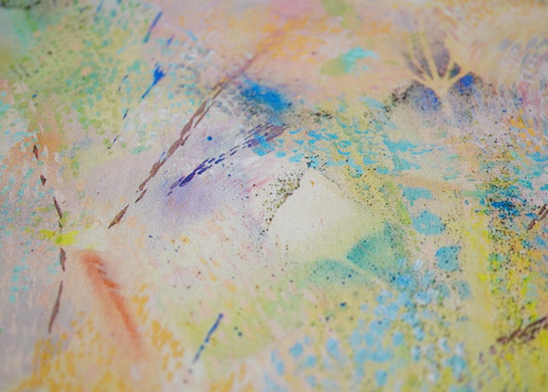 What colors do  ハンカチーフ